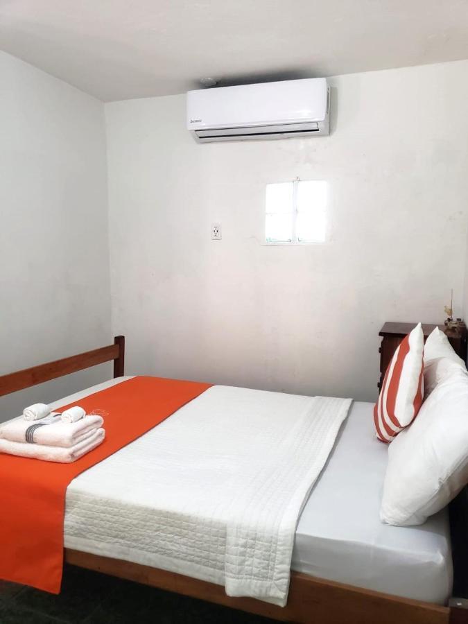 Beach Club Budget Rooms At Popeyes Caye Caulker Exterior photo