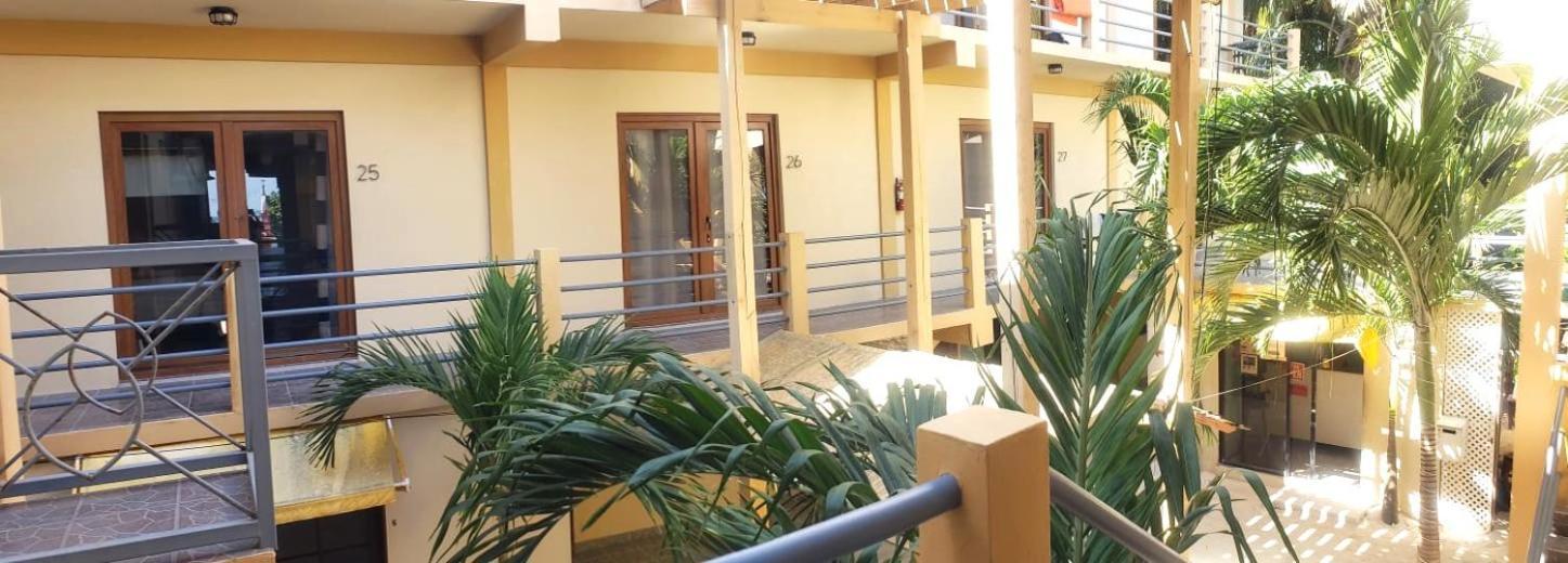 Beach Club Budget Rooms At Popeyes Caye Caulker Exterior photo