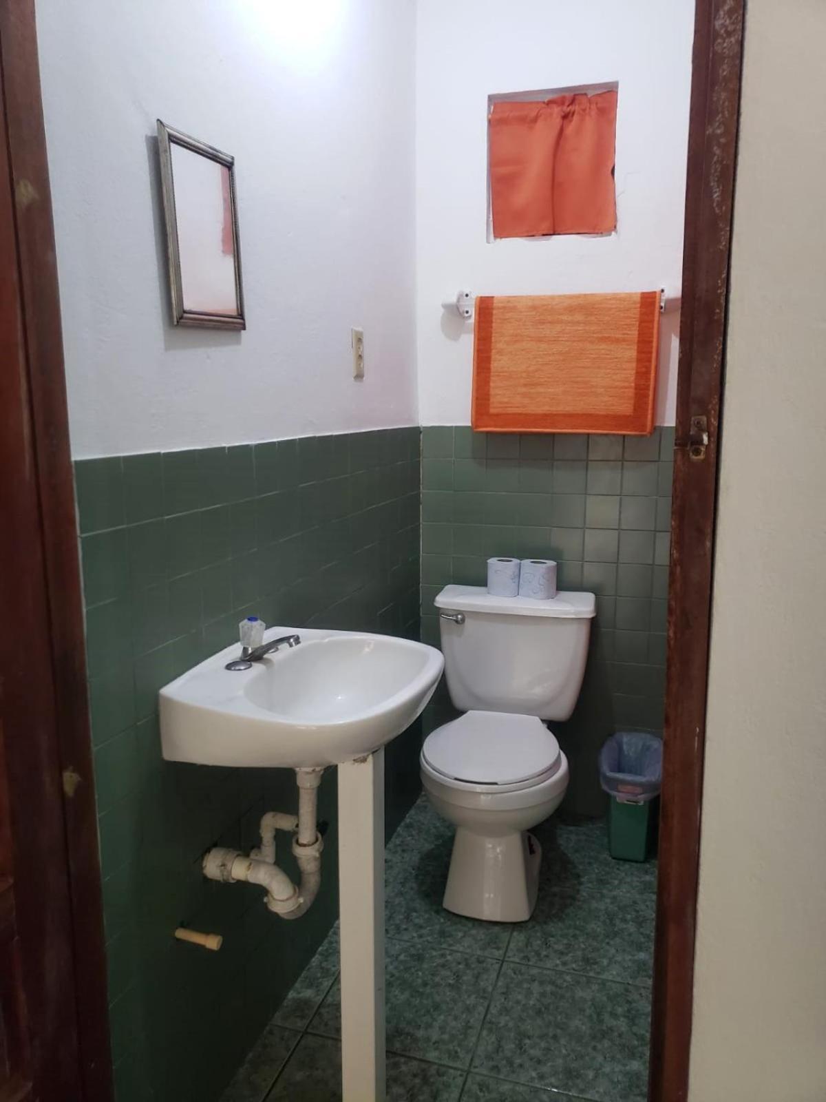 Beach Club Budget Rooms At Popeyes Caye Caulker Exterior photo