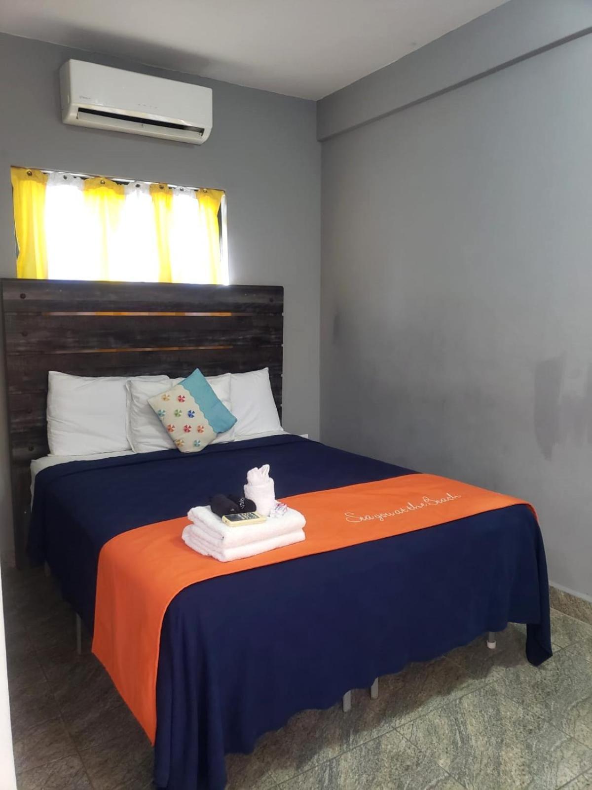 Beach Club Budget Rooms At Popeyes Caye Caulker Exterior photo