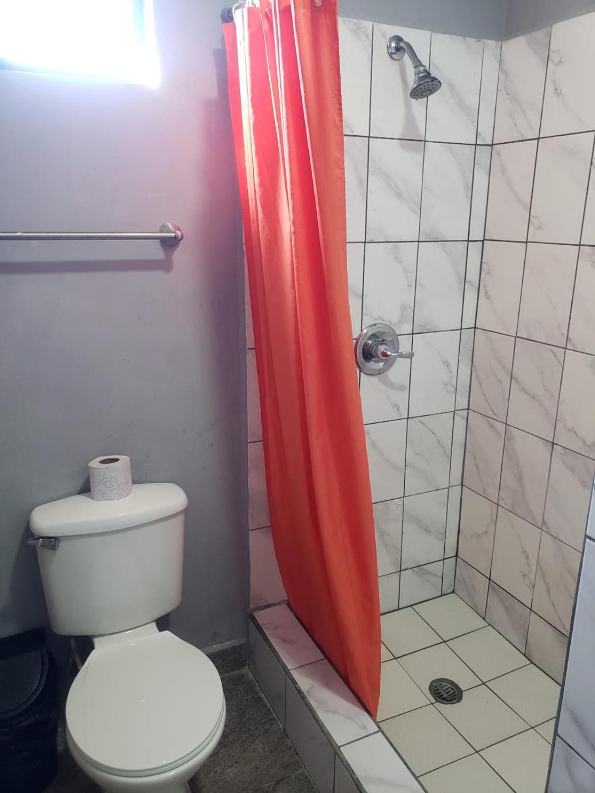 Beach Club Budget Rooms At Popeyes Caye Caulker Exterior photo