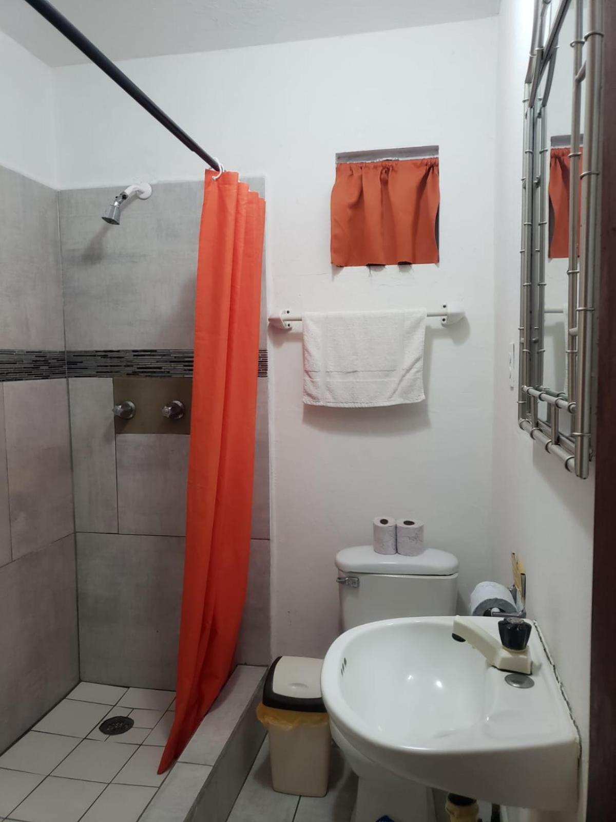 Beach Club Budget Rooms At Popeyes Caye Caulker Exterior photo