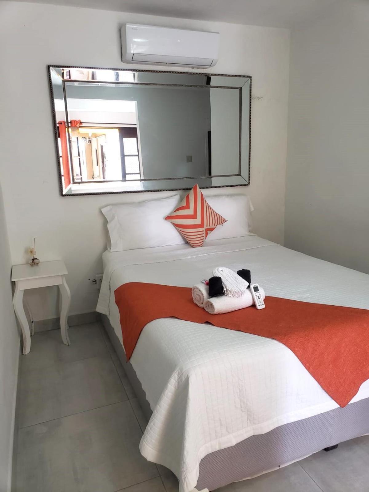 Beach Club Budget Rooms At Popeyes Caye Caulker Exterior photo