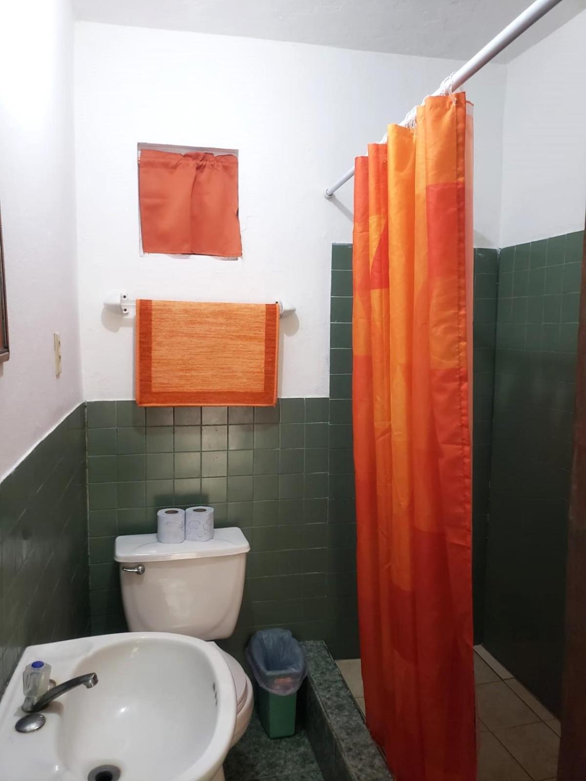 Beach Club Budget Rooms At Popeyes Caye Caulker Exterior photo